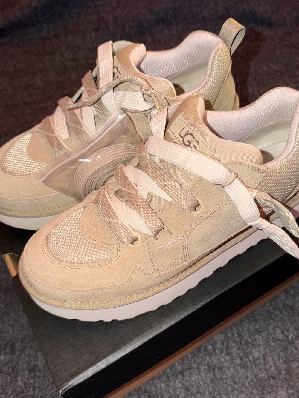 UGG Lomel Sneakers